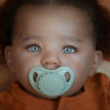 Abigail Smilingскульптора Laura Tuzio Ross, автор прототипа Anna Sheva