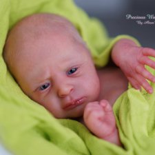 Jayden awake скульптора Natalie Scholl, автор прототипа Alexa Calvo