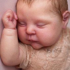 Peaches скульптора Cassie Brace, автор прототипа Bianca Franke