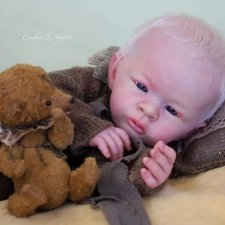 Lil’ Jude скульптора Laura Tuzio Ross, автор прототипа  Cinthya J. Agurto