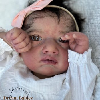 Aya скульптора Ebtehal Abul, автор прототипа Hayley Marie Armstrong