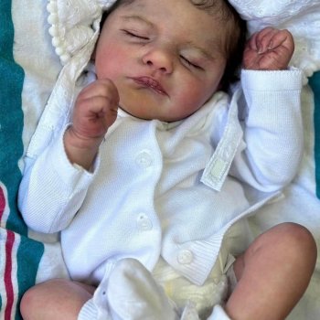 Laurie скульптора Cassie Ann love, автор прототипа Hayley Marie Armstrong