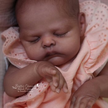 Adelaide скульптора Samantha L. Gregory, автор прототипа Beatriz Clemente