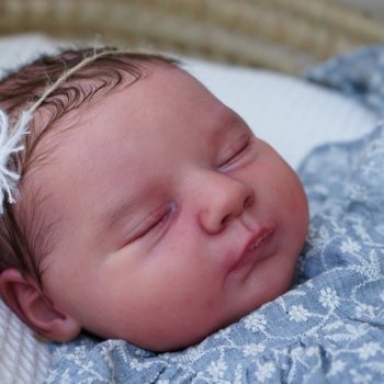 Elena скульптора Alejandra De Zúñiga, автор прототипа Mayder Merodo