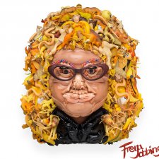 Человекоподобные фигуры из старых кукол от Фрейе Джоббинс