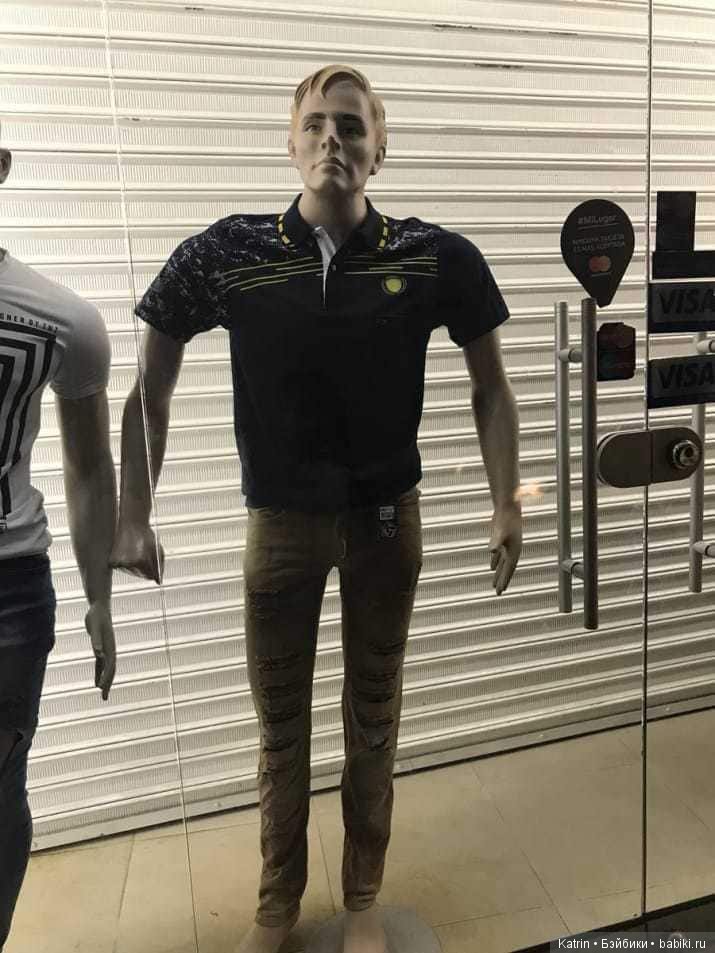 18 манекенов, благодаря которым поход в магазин может стать весёлым и немного пугающим