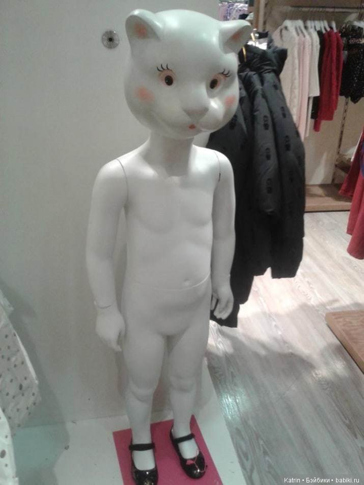 18 манекенов, благодаря которым поход в магазин может стать весёлым и немного пугающим