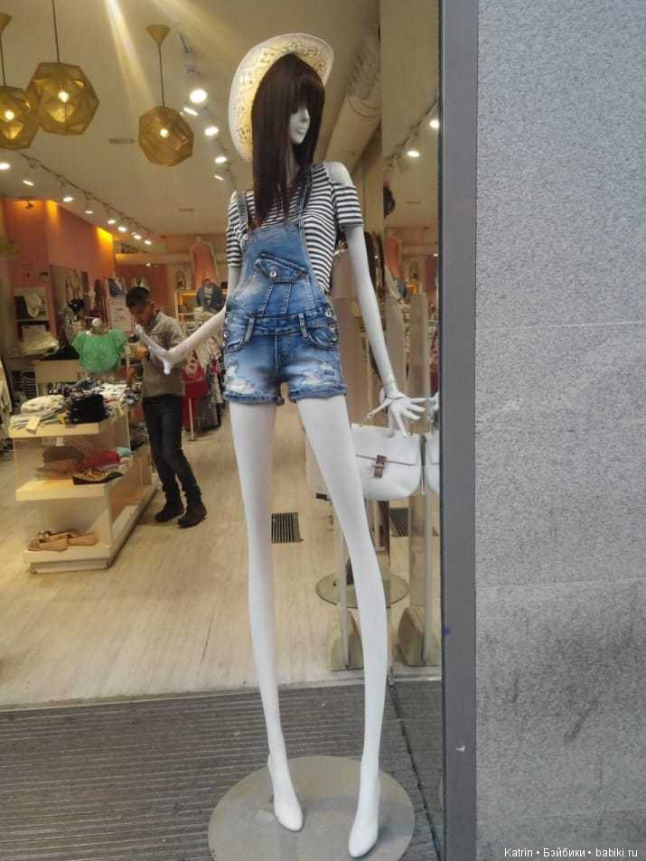 18 манекенов, благодаря которым поход в магазин может стать весёлым и немного пугающим