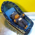 Деток в праздник нарядили и у фотоаппарата усадили