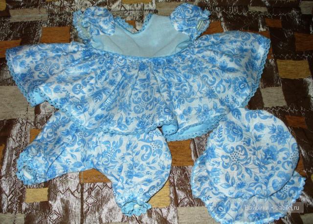 Рисует узоры мороз на оконном стекле