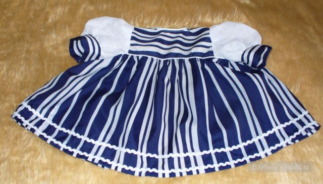 Из моды не выходит в полосочку наряд