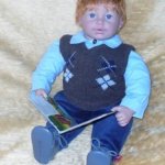 Мы носочки разрезаем, и жилетку получаем!