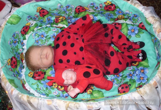 Прилегли спасть возле елки божьи коровки | Бэйбики Прилегли спасть возле елки божьи коровки