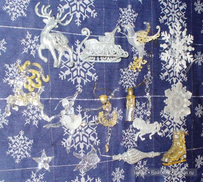 Праздники давно закончились, а разобрать елку все некогда (фото 4)