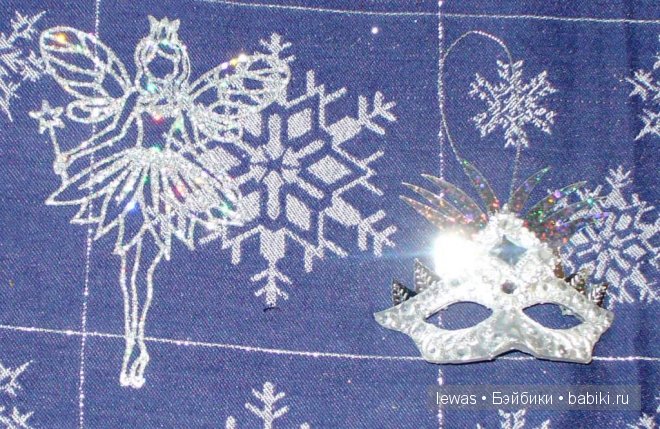 Праздники давно закончились, а разобрать елку все некогда (фото 7)