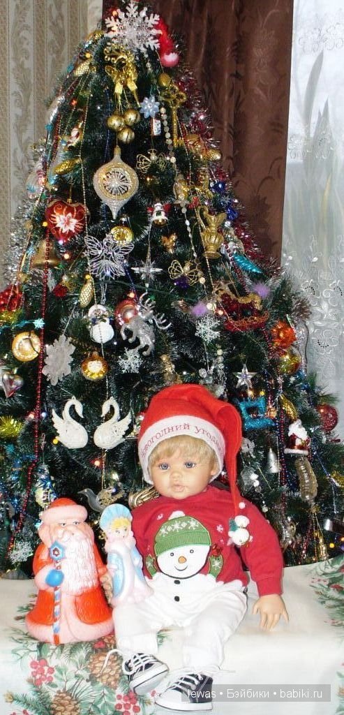 Праздники давно закончились, а разобрать елку все некогда (фото 8)