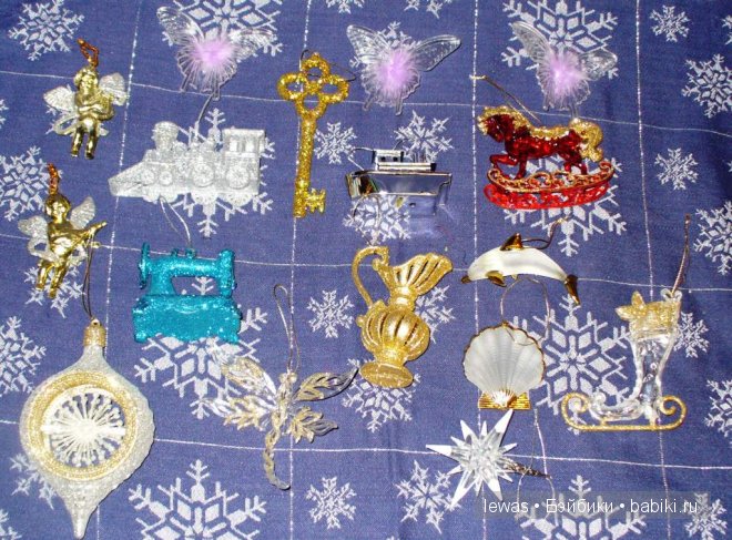 Праздники давно закончились, а разобрать елку все некогда (фото 3)