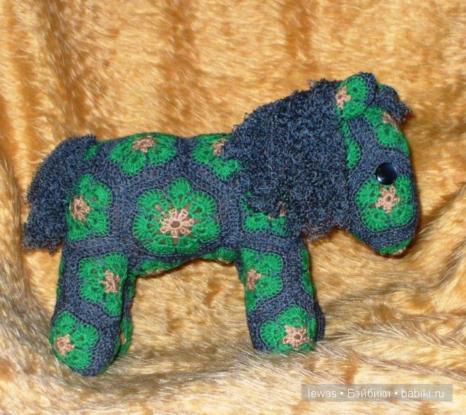 Праздники давно закончились, а разобрать елку все некогда