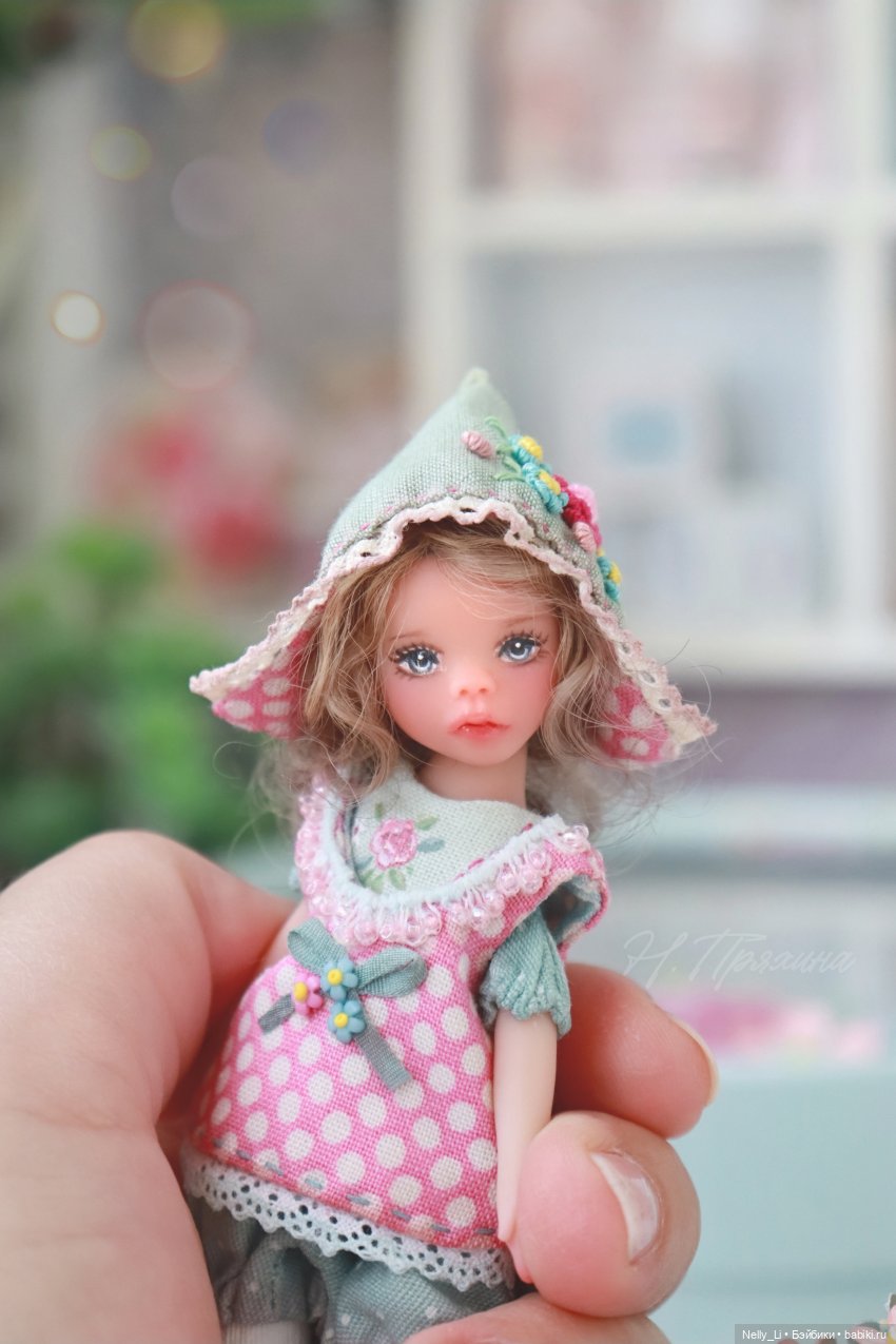 Ариэтти - крошка с ладошки с большим набором одежды