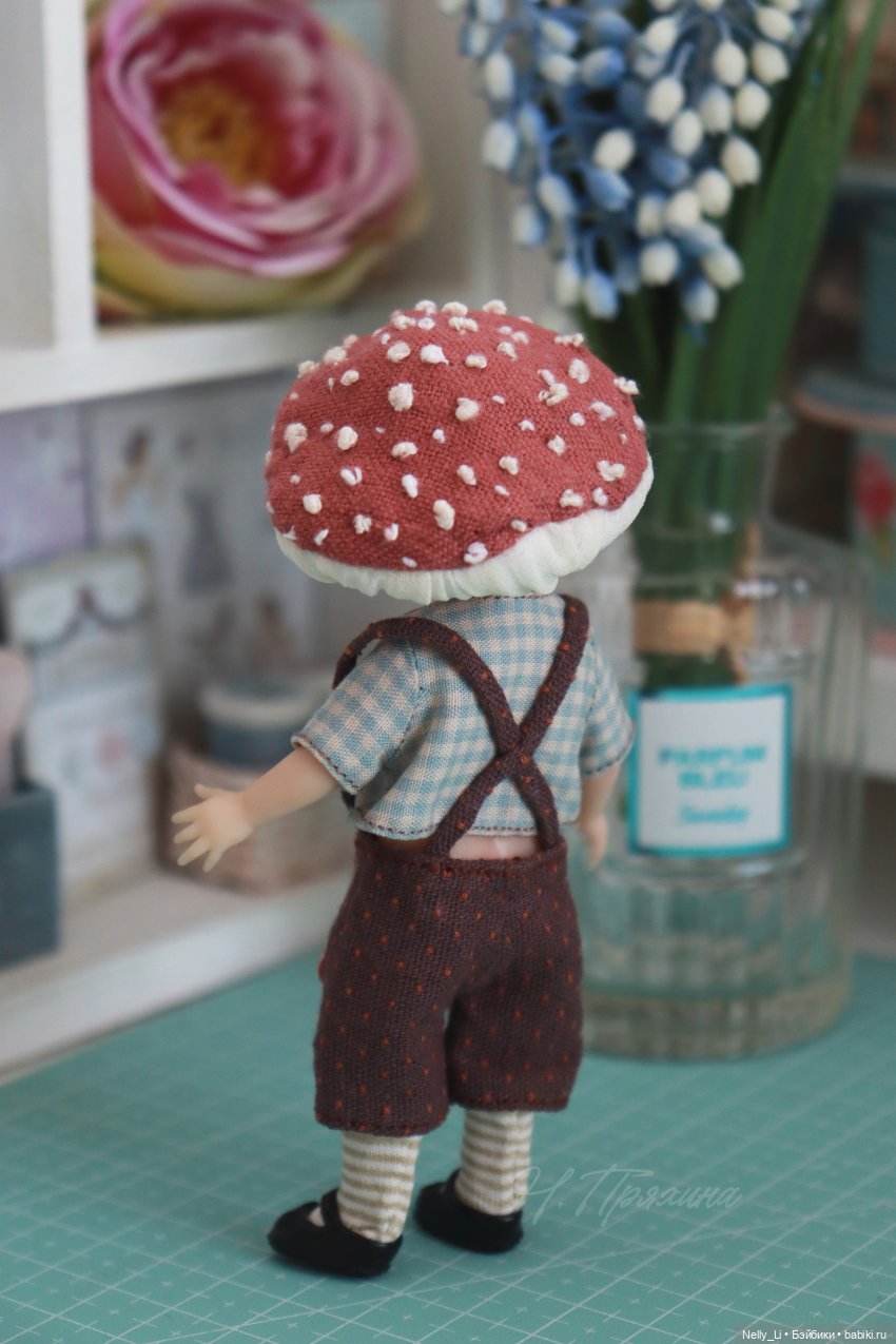 Малыш "мухоморчик" или новая история маленькой куклы (фото 8)