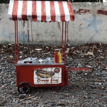 Тележка с крипдогами [Техничка]