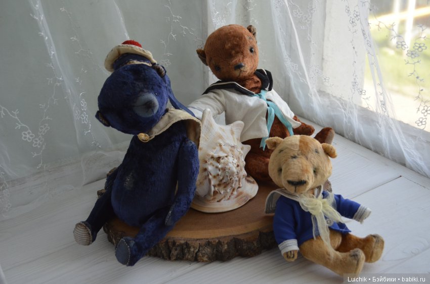 Очень ждём мальчика, такого голубоглазого, с чёлочкой, ушки торчат. Володькой кличут