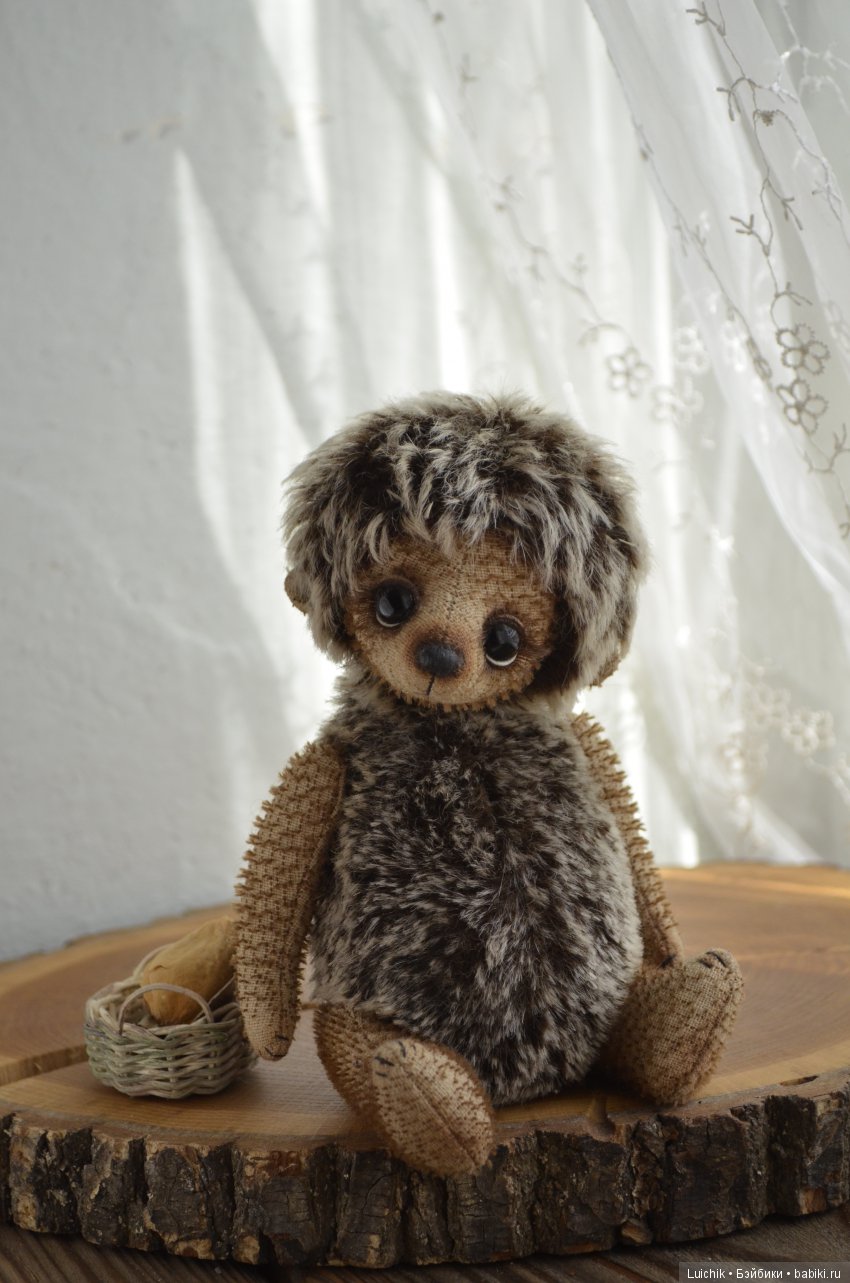 Очень ждём мальчика, такого голубоглазого, с чёлочкой, ушки торчат. Володькой кличут