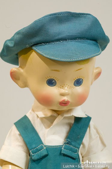 Очень ждём мальчика, такого голубоглазого, с чёлочкой, ушки торчат. Володькой кличут