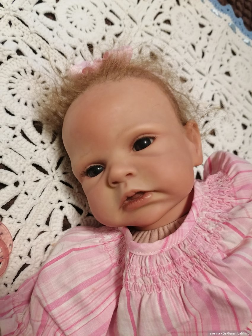 малышка имеет папорт. Её номар 42 из лимитированной коллекции.