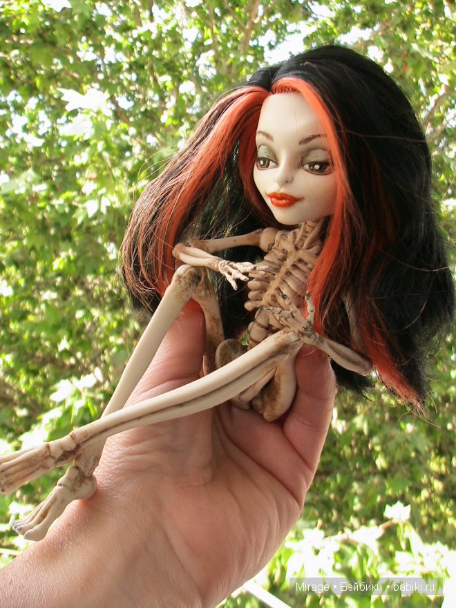 Поиграем в монстриков, или мой первый опыт росписи куклы Monster High