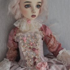 Немецкие фарфоровые пастушки, персонажи итальянской оперы или старый цирк