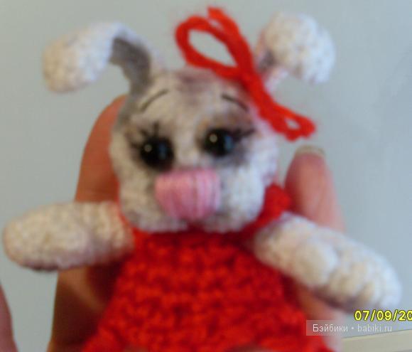Зайчишка - игрушка вязанная крючком (фото 3)