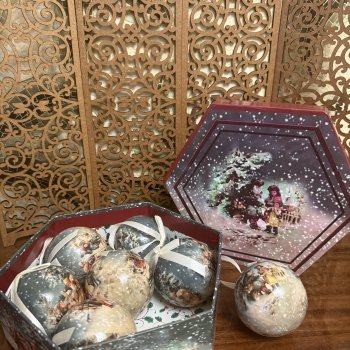 После ёлки. Сугубо мужская возрастная компания.