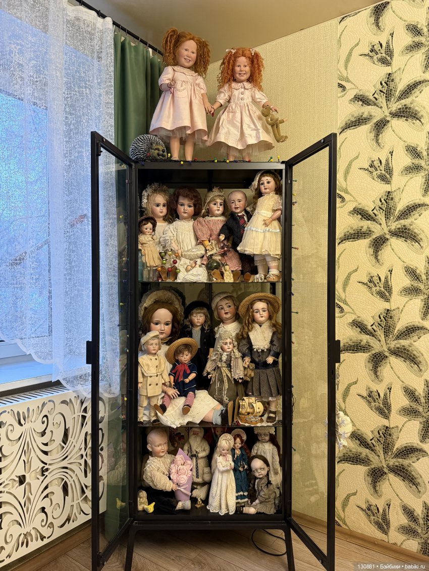 После елки 2. Антикварные девочки