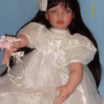 Олицетворение чистоты и невинности. Коллекционная кукла от Fayzah Spanos "Руководящие руки"