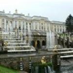 Тучи брызг моря.... Петергоф