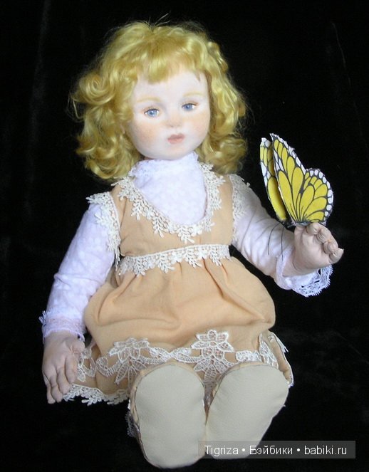 Мягкая, теплая, текстильная. Авторская кукла из ткани Марины Непокрытых