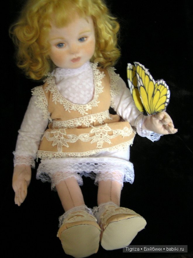 Мягкая, теплая, текстильная. Авторская кукла из ткани Марины Непокрытых