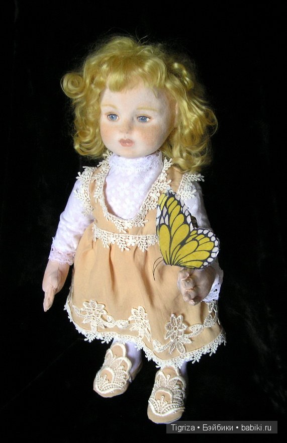 Мягкая, теплая, текстильная. Авторская кукла из ткани Марины Непокрытых (фото 5)