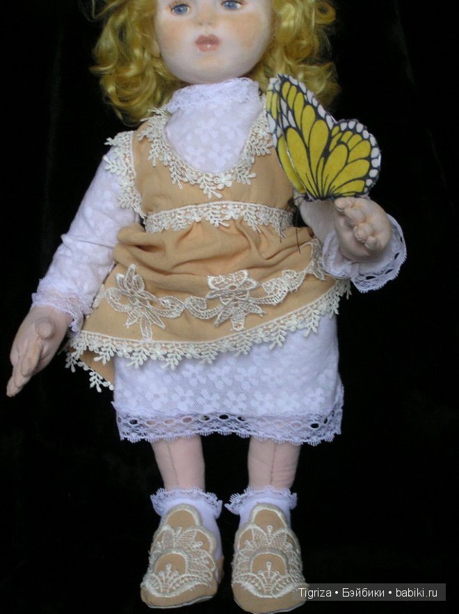 Мягкая, теплая, текстильная. Авторская кукла из ткани Марины Непокрытых