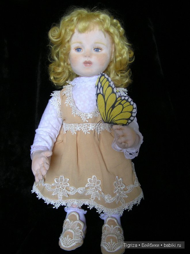 Мягкая, теплая, текстильная. Авторская кукла из ткани Марины Непокрытых (фото 6)