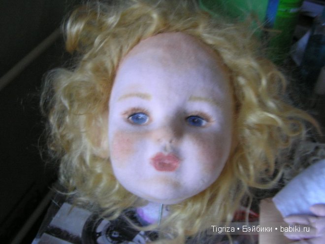 Мягкая, теплая, текстильная. Авторская кукла из ткани Марины Непокрытых (фото 3)