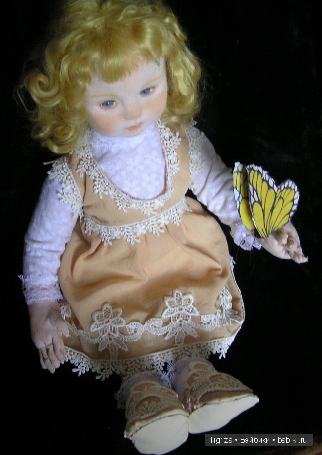 Мягкая, теплая, текстильная. Авторская кукла из ткани Марины Непокрытых (фото 7)