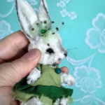 Девочка кролик-тедди.