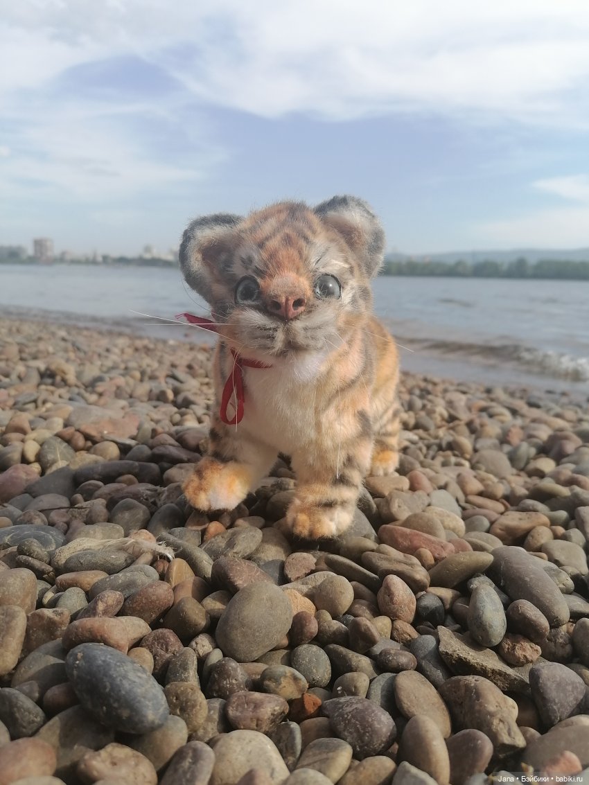 Девочка и тигры — Авторские игрушки из разных материалов: синельная проволока (фото 3)