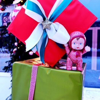 Пешком по Новогдней ёлке или С новым годом!