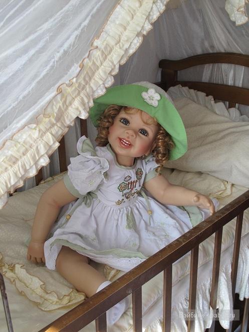 Колекционная кукла Моники Левениг