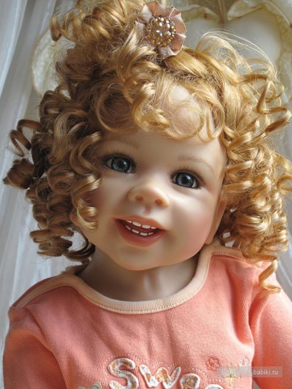 Колекционная кукла Моники Левениг Колекционная кукла Моники Левениг
