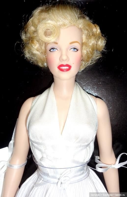 3 версии Мэрилин Монро, нарисованные на разных куклах (фото 3)