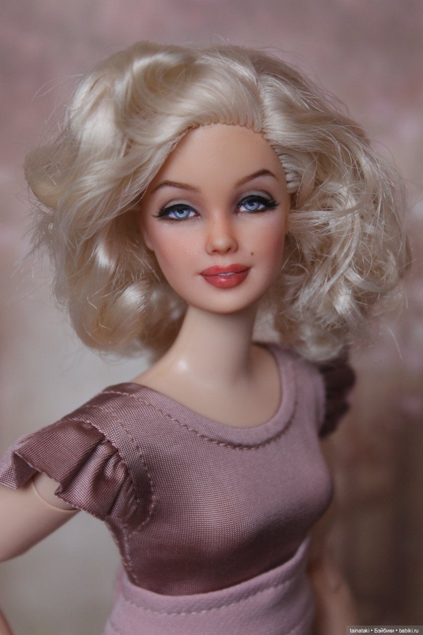 3 версии Мэрилин Монро, нарисованные на разных куклах (фото 6)